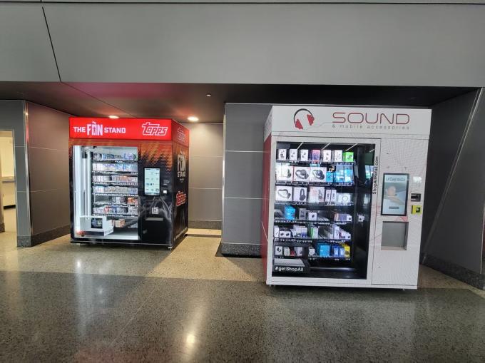 Smart 3C Vending Machine With Transparent Lockers For Better Product ...