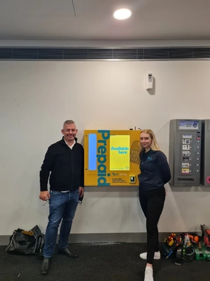 Wall Mounted Mini Electronic   Vending Machine With Age Recognition System