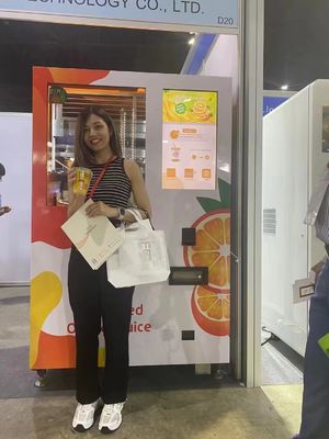 Nature Freshly Squeezed 100% Orange Juice Vending Machine With Automatic Cleaning System
