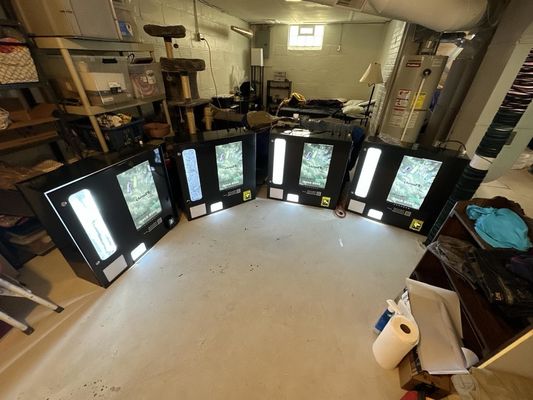 Wall-Mounted Self Service Vending Machines For Apartment Complexes , Universities