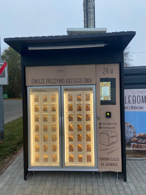 Custom Cooling Locker 24H Outdoor Bread Vending Machine For Cakes Pies Desserts With Card Reader