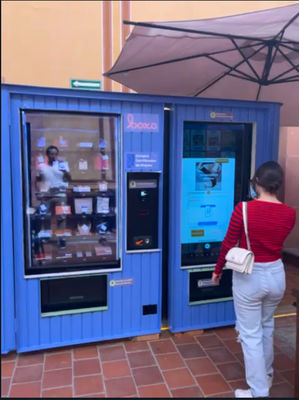 High Capacity Outdoor Combo Vending Machine With Weatherproof House Street Food Drinks Vending Machine