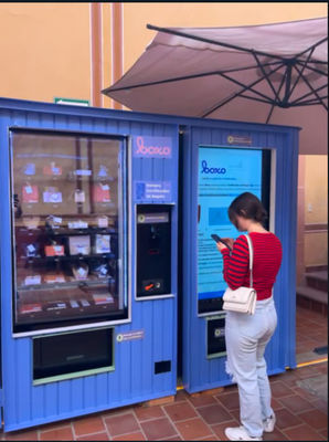 High Capacity Outdoor Combo Vending Machine With Weatherproof House Street Food Drinks Vending Machine