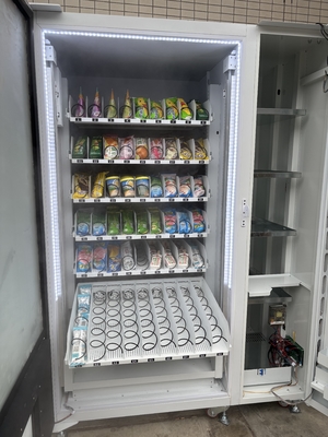 Convenient Frozen Food Vending Machine with 350-600 Capacity and Lift Feature W166*D71*H217 Cm Measurements