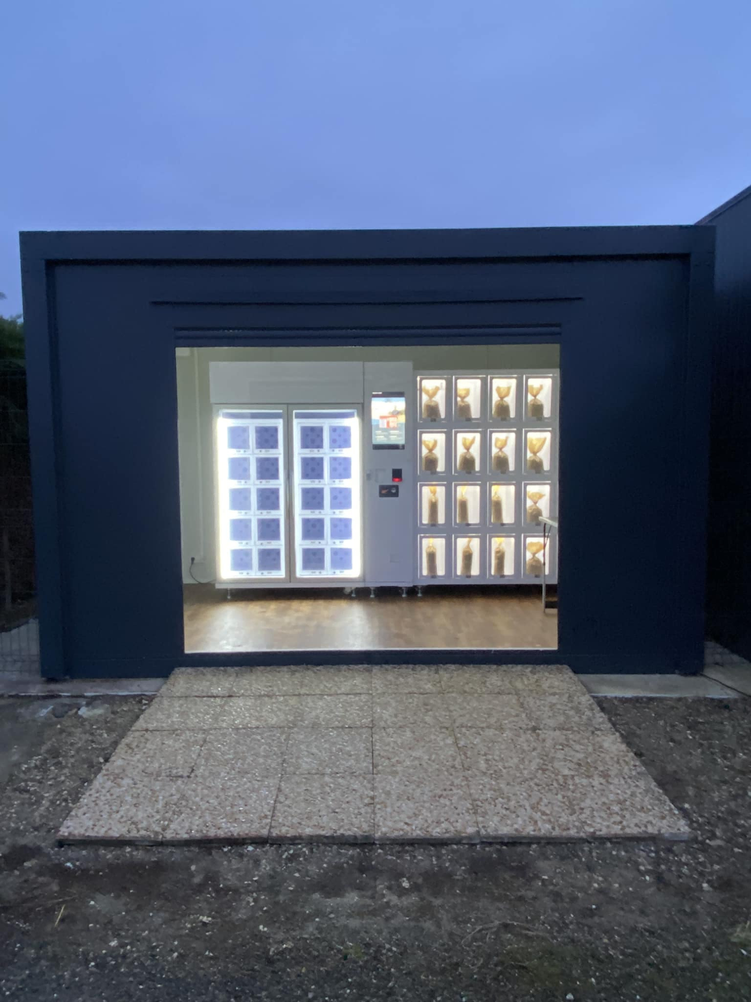6-10 KWh Combo Bread Vending Machine Customized Lockers Huge Capacity