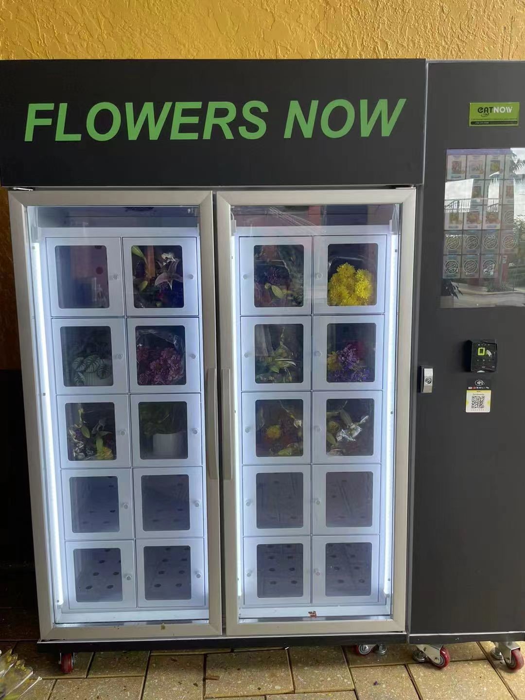 Convenient And High-Tech Locker Vending Machine For Shopping Mall Customizable 40 Lockers