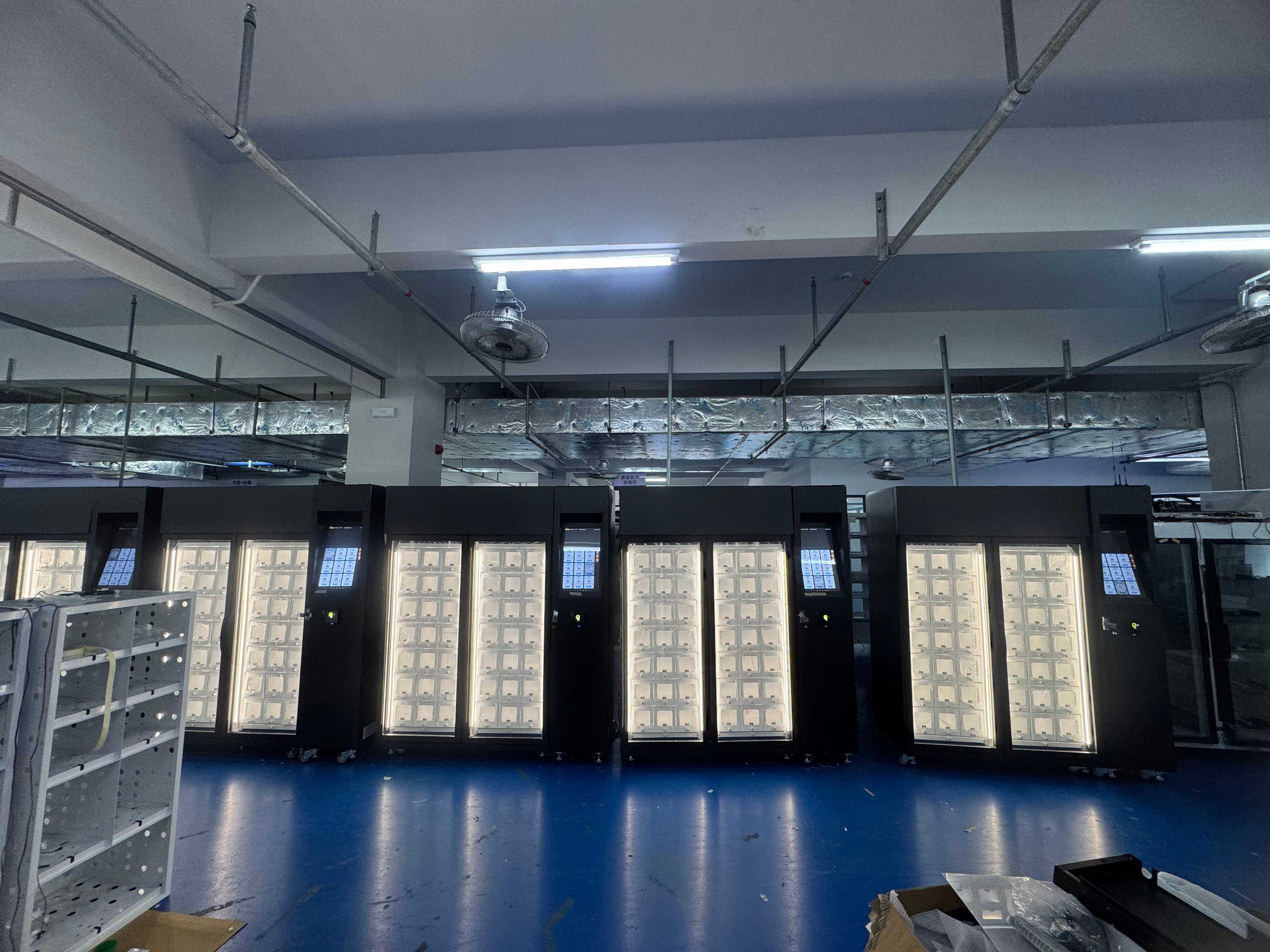 22-Inch Touchscreen Locker Vending Machine for Multi-Payment