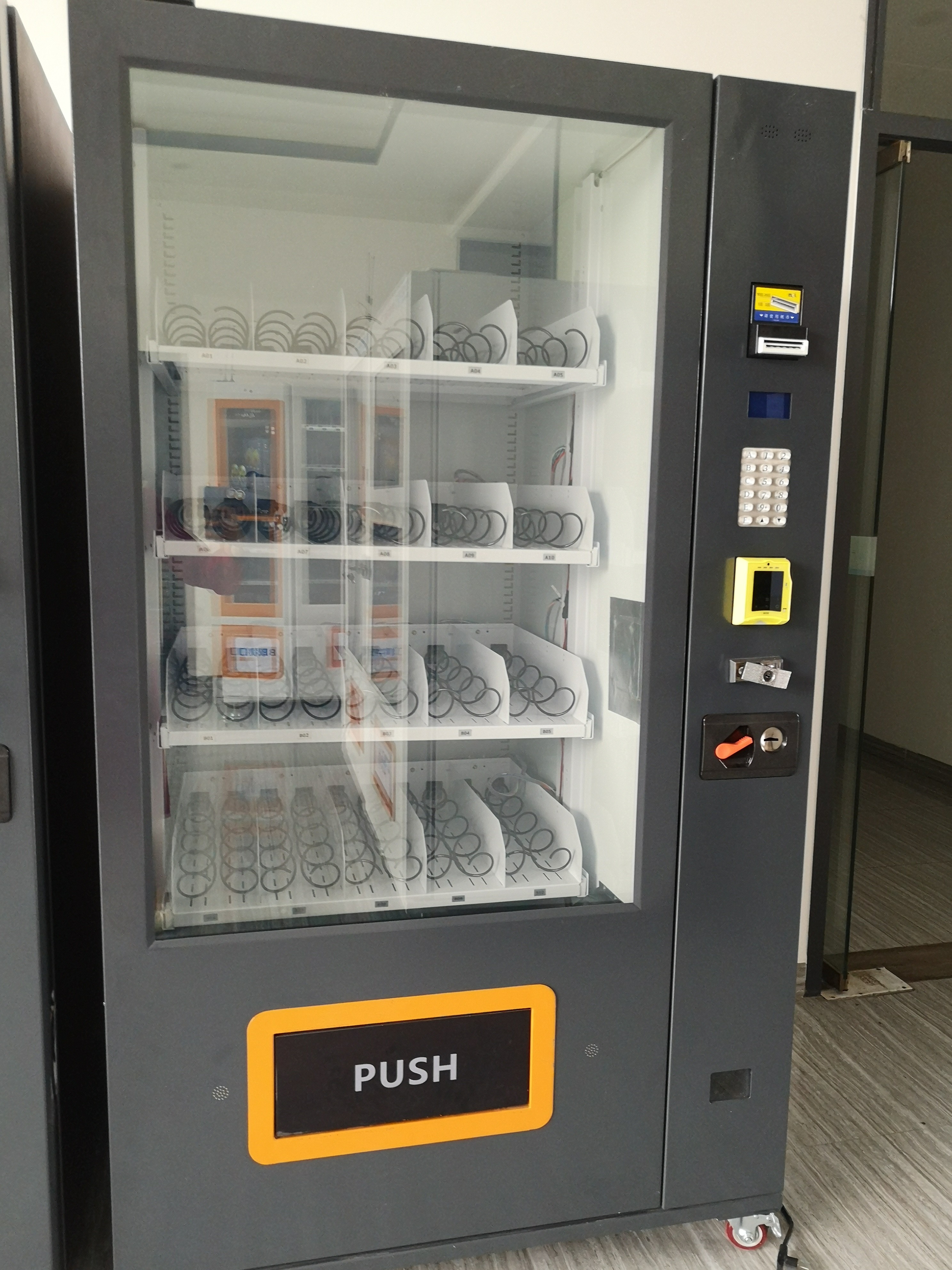 24 Hours Self Service Automatic Vending Machine With Low Consumption ...