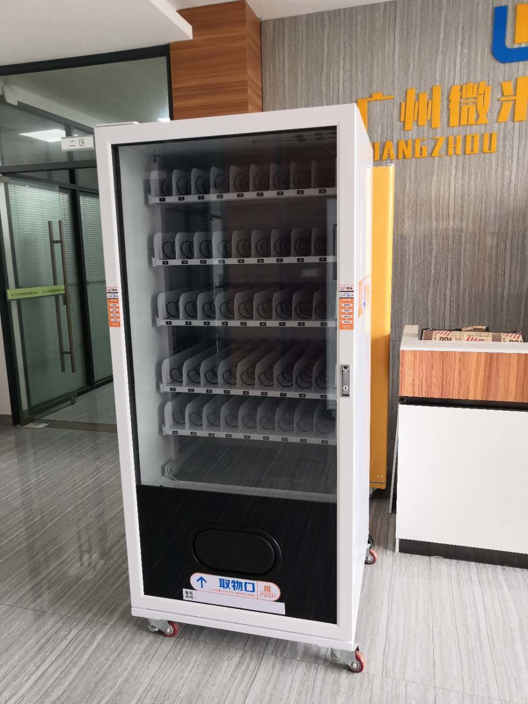Smart Coin Operated Vending Machine Energy Saving Food And Drink Vending Machine Remotely Control Energy Micron