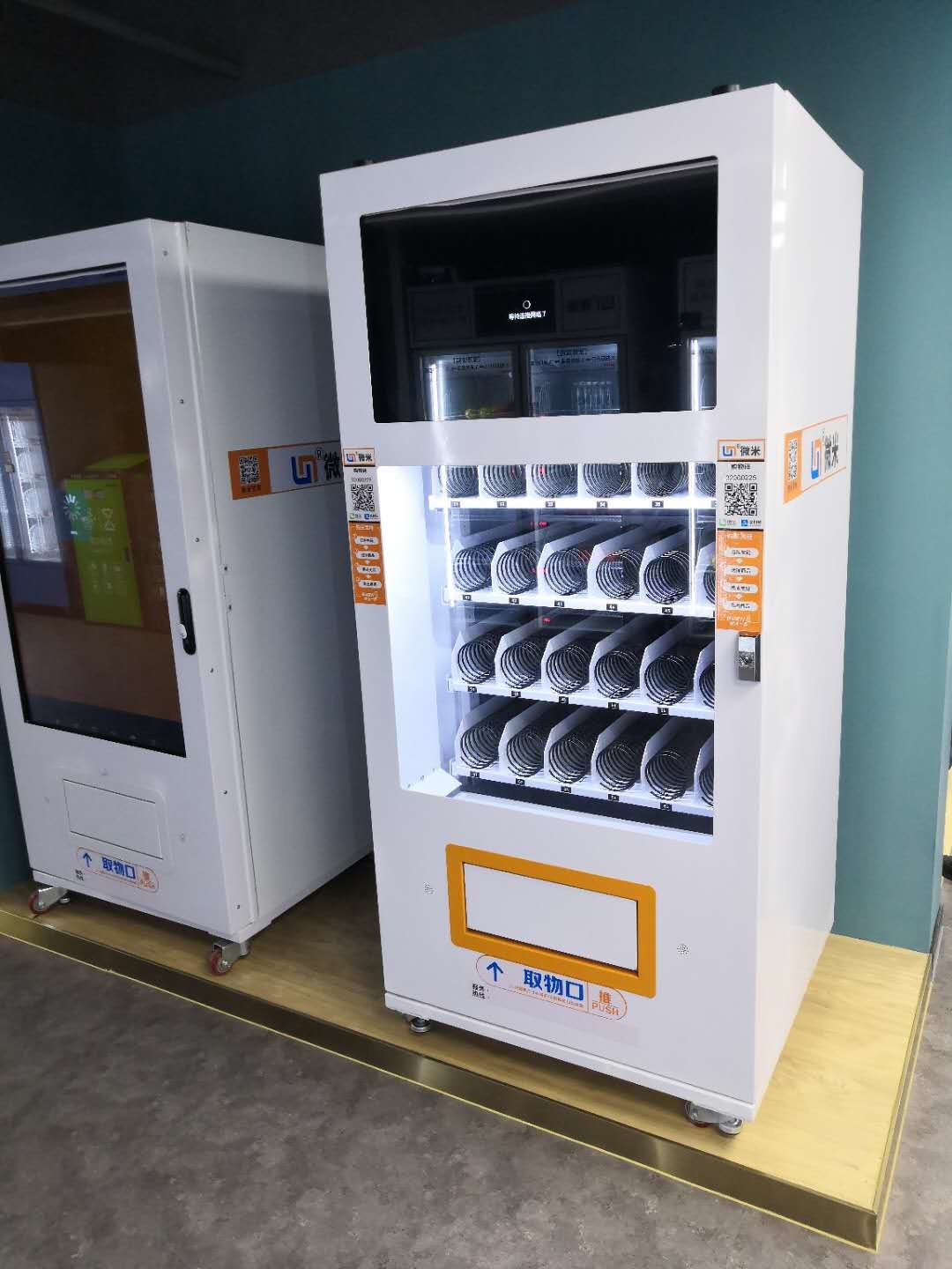 Double Layer Glass Vending Machine Equipment With Monitoring System