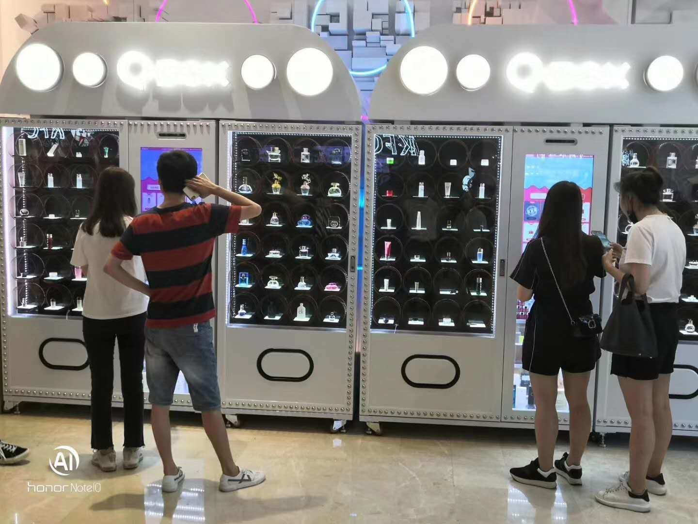 Thermal Underwear / T Shirt Clothes Vending Machine With 22 Inch