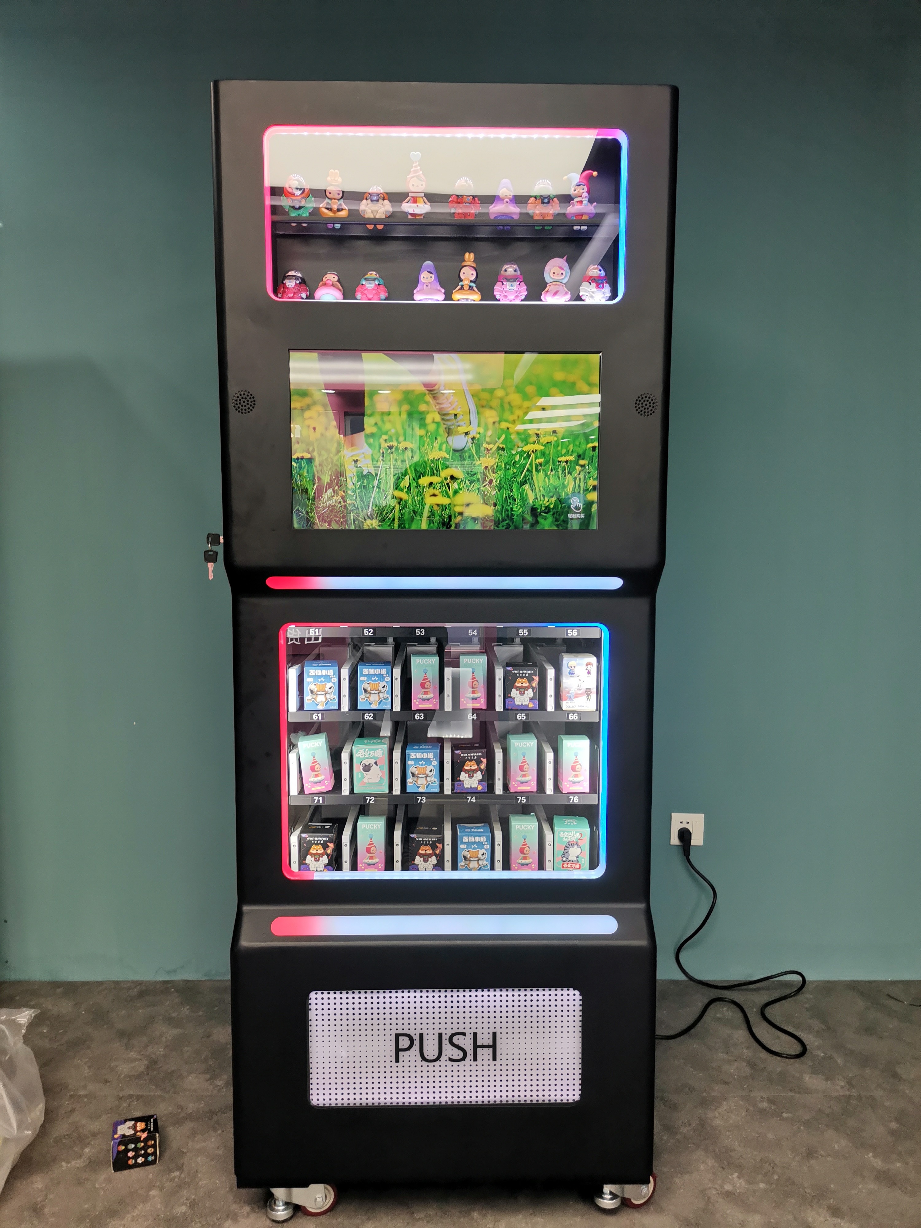 21.5 Inch Touch Screen Mini Blind Box Vending Machine With Showroom