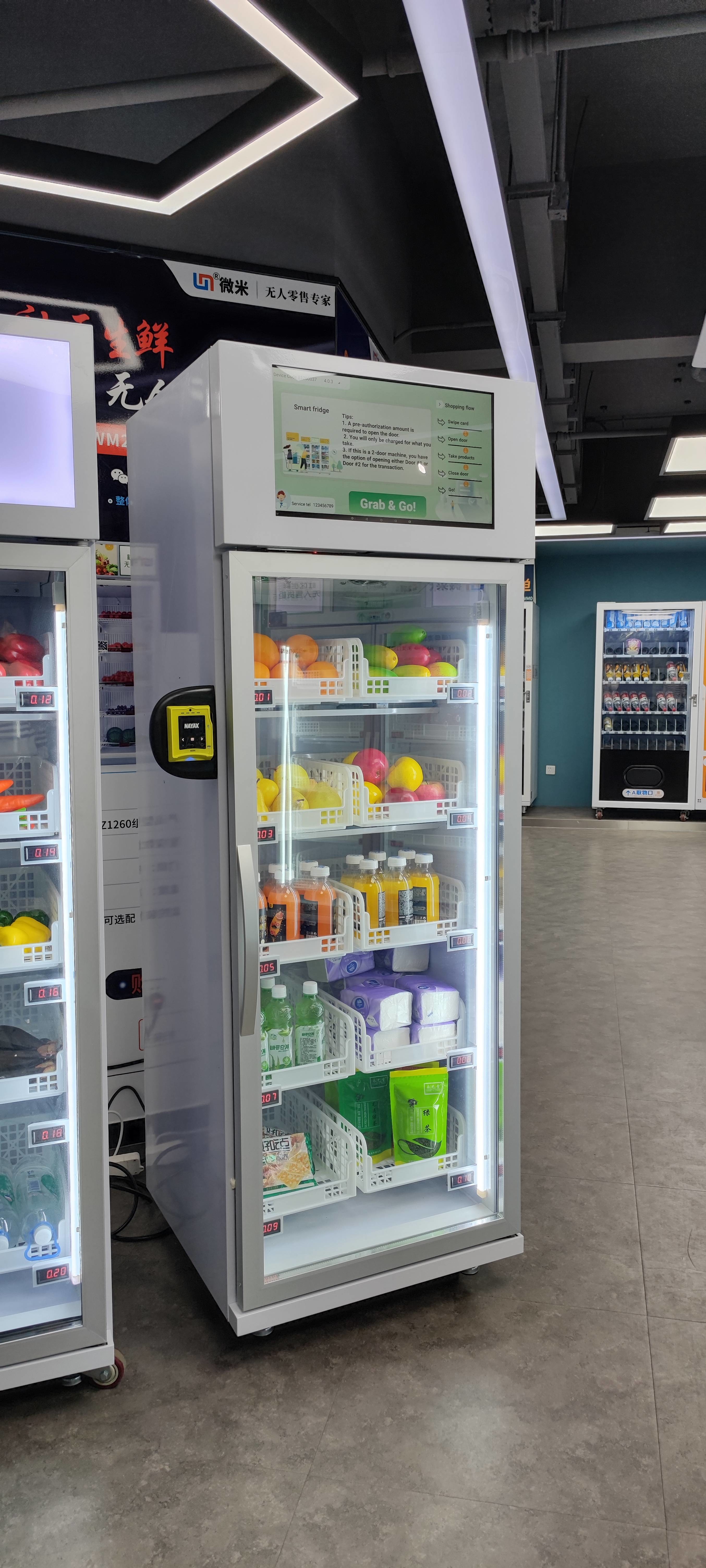 Gym Vending Machine to Sell Energy Drink Fresh Fruit Refrigerator