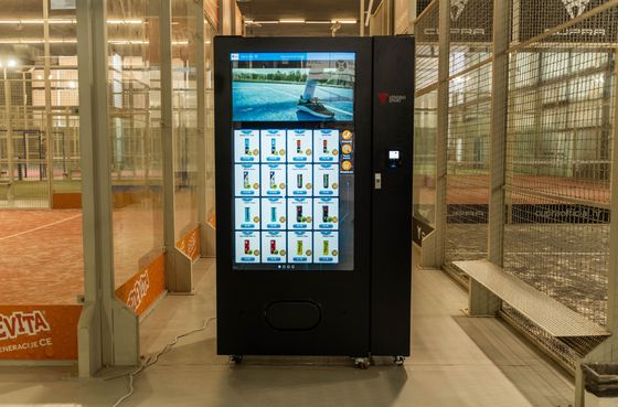 110V/220V-240V Snack Food Vending Machine With Cooling System 3-20C And High Capacity